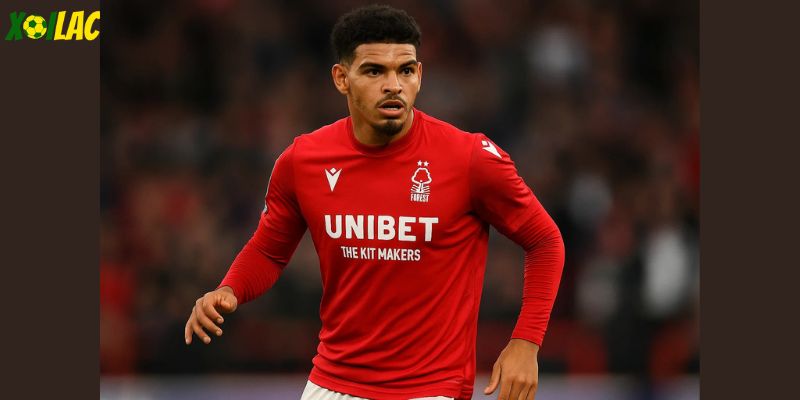 Gibbs-White là mũi nhọn nguy hiểm của Nottingham Forest.