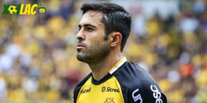 Éder là hy vọng trong trận Criciuma vs Chapecoense. Éder là hy vọng trong trận Criciuma vs Chapecoense.